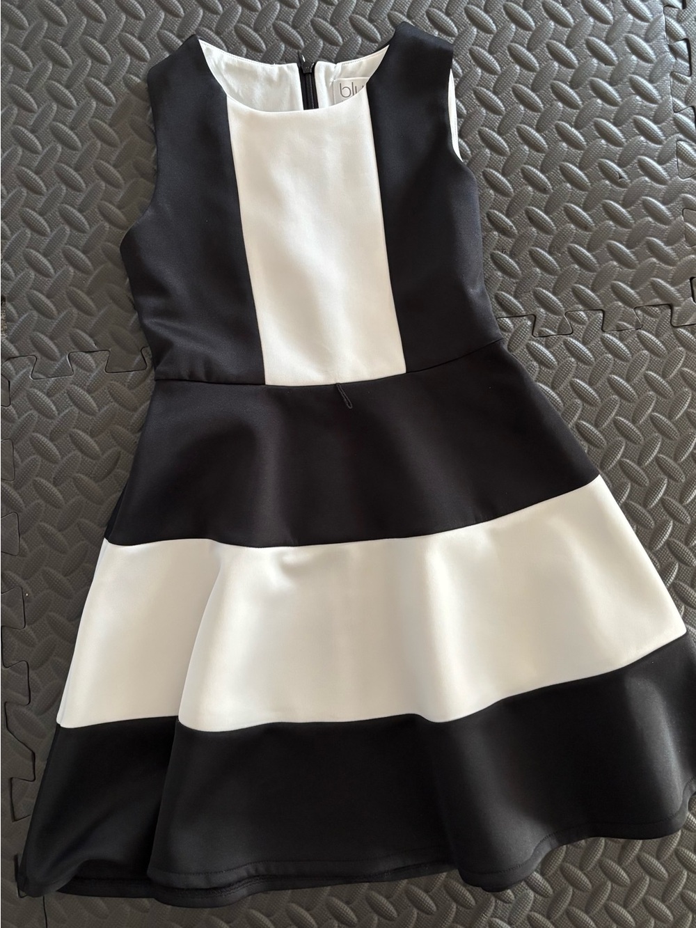 Blush by us Angels Girls Black & White, Fit-and-Flare Dress, Size 8.